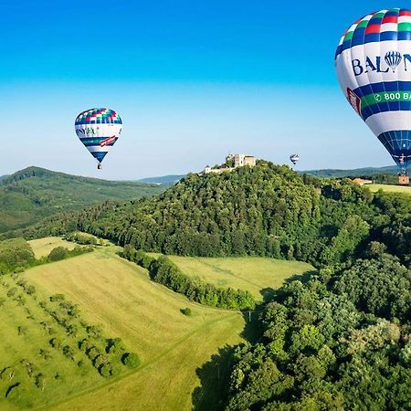 Hotel Бухловице Экстерьер фото