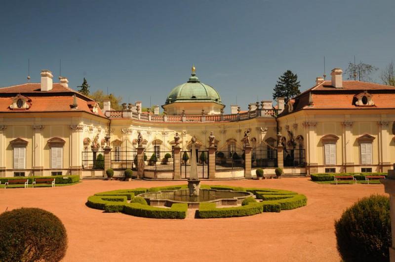 Hotel Бухловице Экстерьер фото