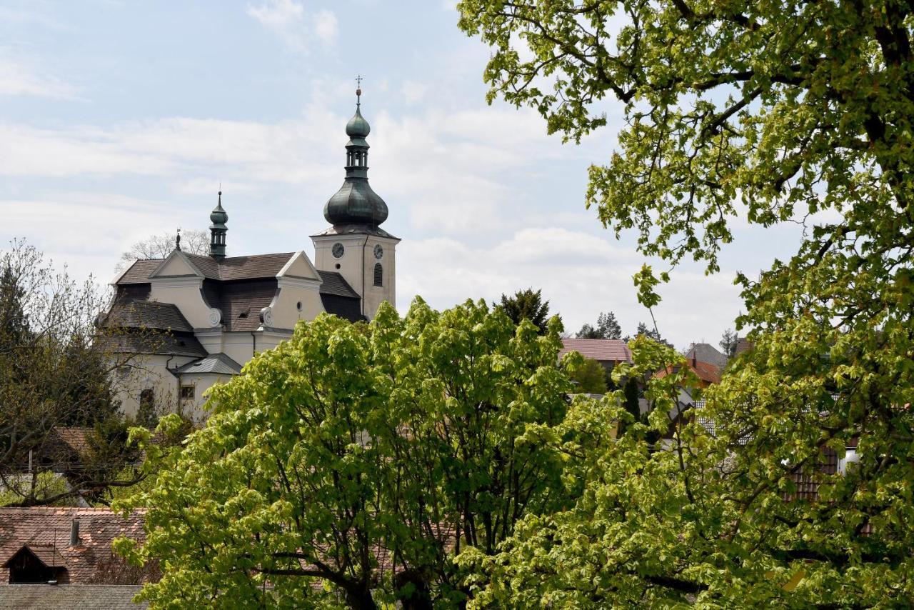 Hotel Бухловице Экстерьер фото